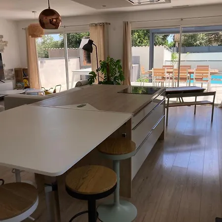 Plein Sud, Clim Et Piscine, 6 A 8 Personnes *
