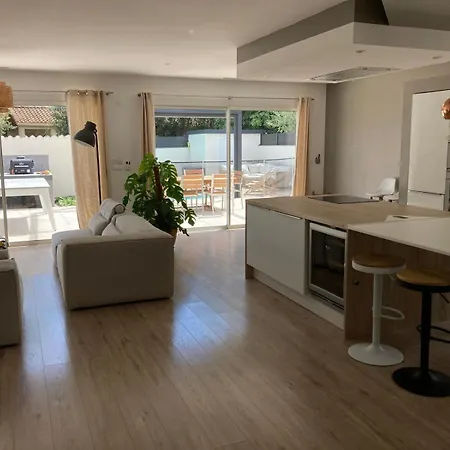 Plein Sud, Clim Et Piscine, 6 A 8 Personnes Holiday home *
