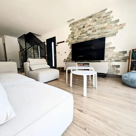 Plein Sud, Clim Et Piscine, 6 A 8 Personnes * Boisseron