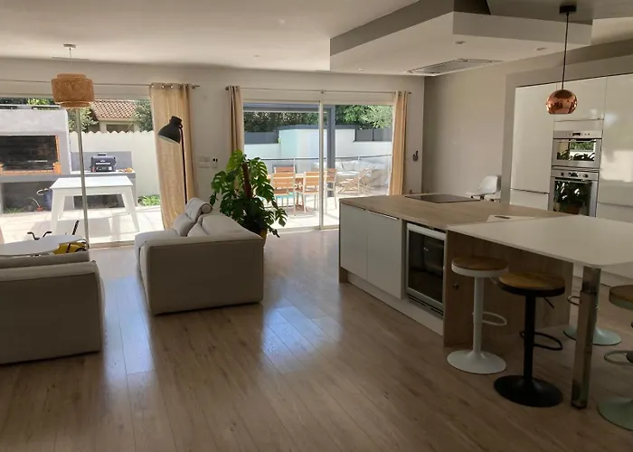 Plein Sud, Clim Et Piscine, 6 A 8 Personnes 度假居 *